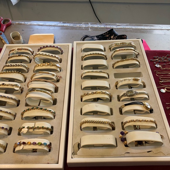 L. J.bead watch, new battery - Picture 13 of 15